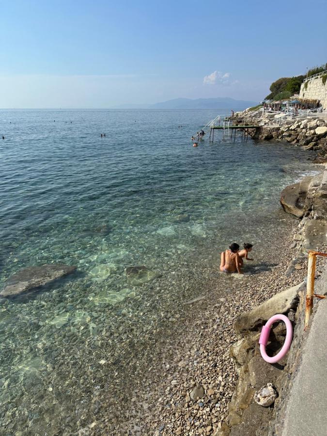 Daire Deniz Manzarali, Plajli Ve Havuzlu Sitede, Seckin Sitesi, Daire